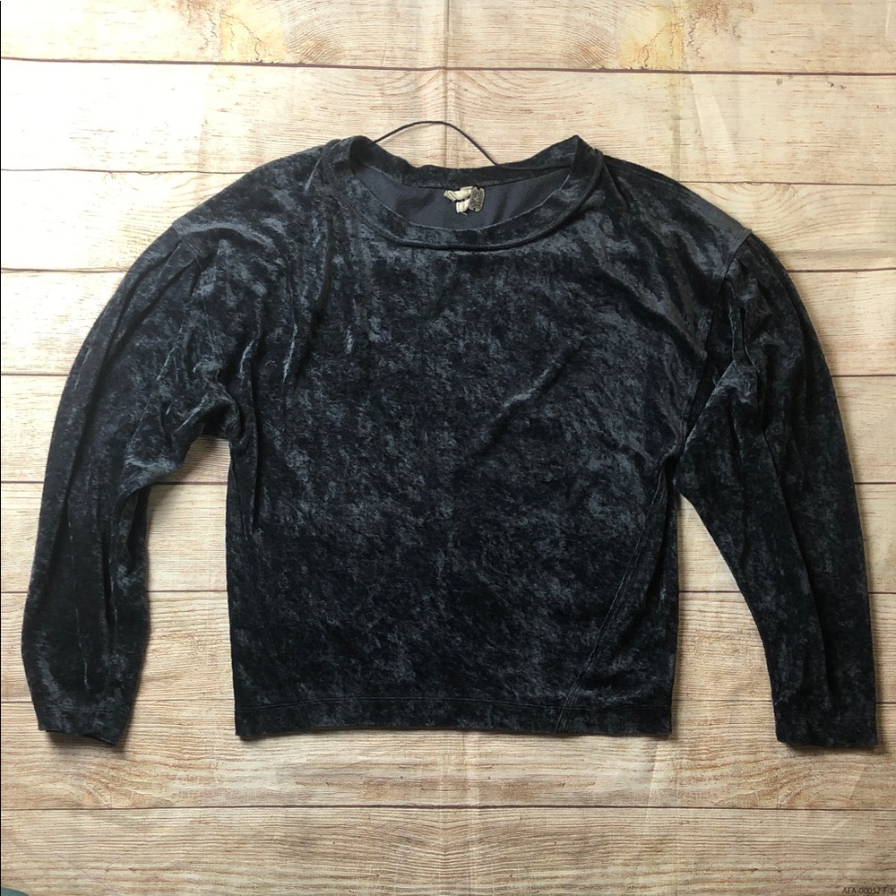 We the Free Milan crushed‎ velvet top in a dark gray/black